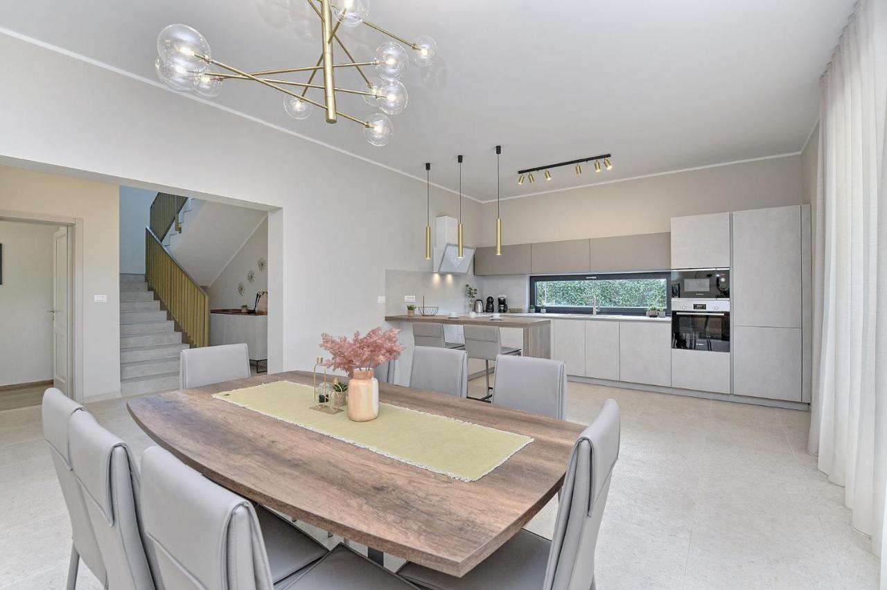 New Villa Tihi Otok Near The Beach 法扎纳 外观 照片