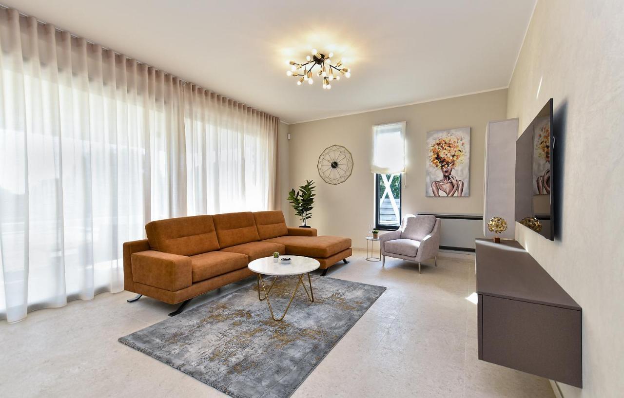 New Villa Tihi Otok Near The Beach 法扎纳 外观 照片